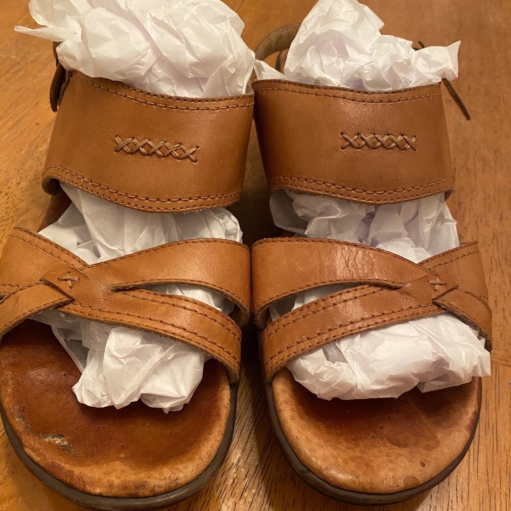 Clark’s Active Air leather upper sandals nice 9.5